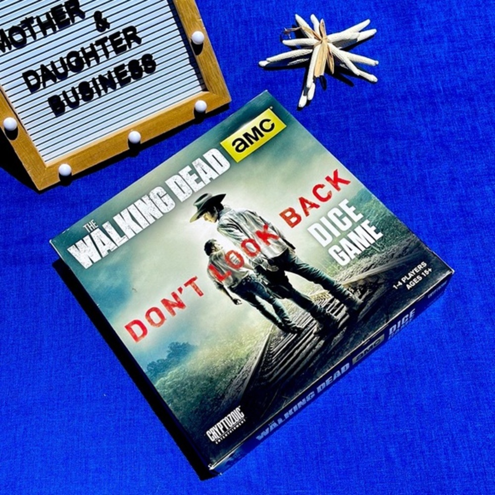 Walking Dead Dice Game: Don't Look Back -